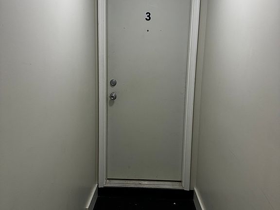 2nd image of 1208 Chestnut Ave #3