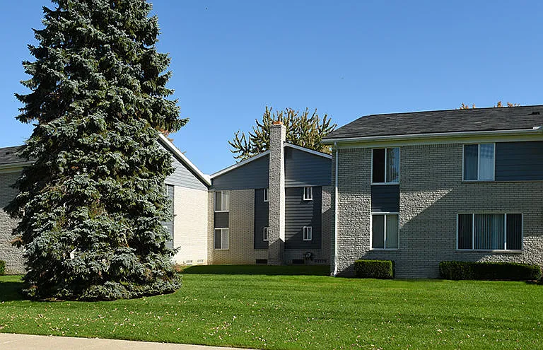 Sterling Park Apartments — Photo 14