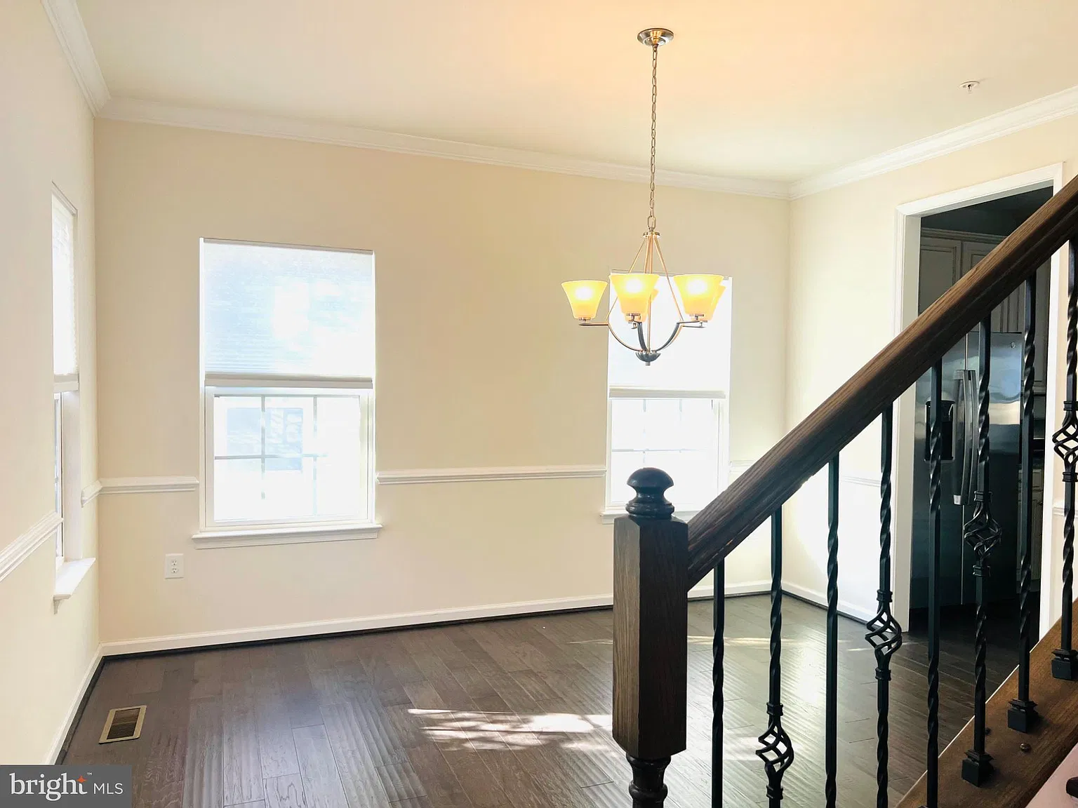 6 bed, 4.0 bath, 4288 sqft, $4,500 — Photo 3