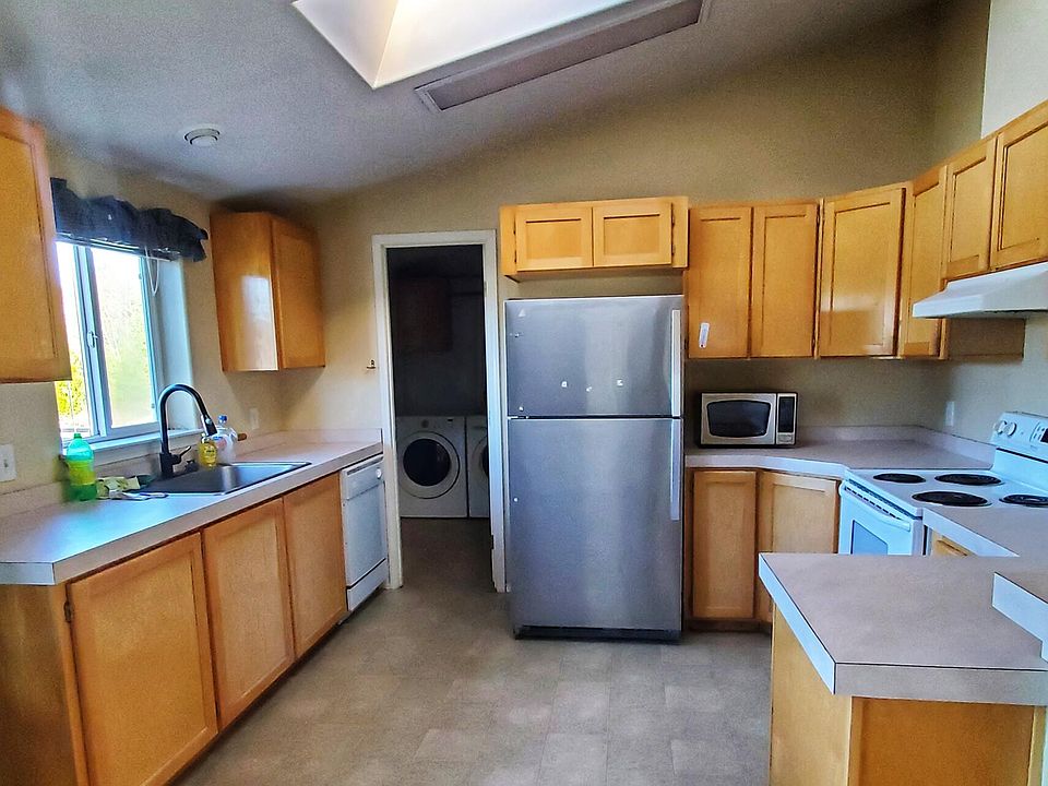 2nd image of 3190 Goeres Rd
