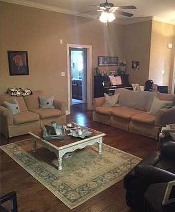 3rd image of 1406 E Lakefront Dr