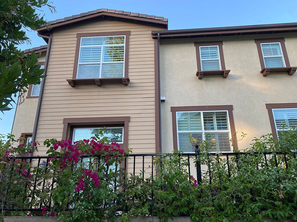 1st image of 730 Tennis Club Ln