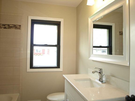4th image of 2942 Woodbridge St