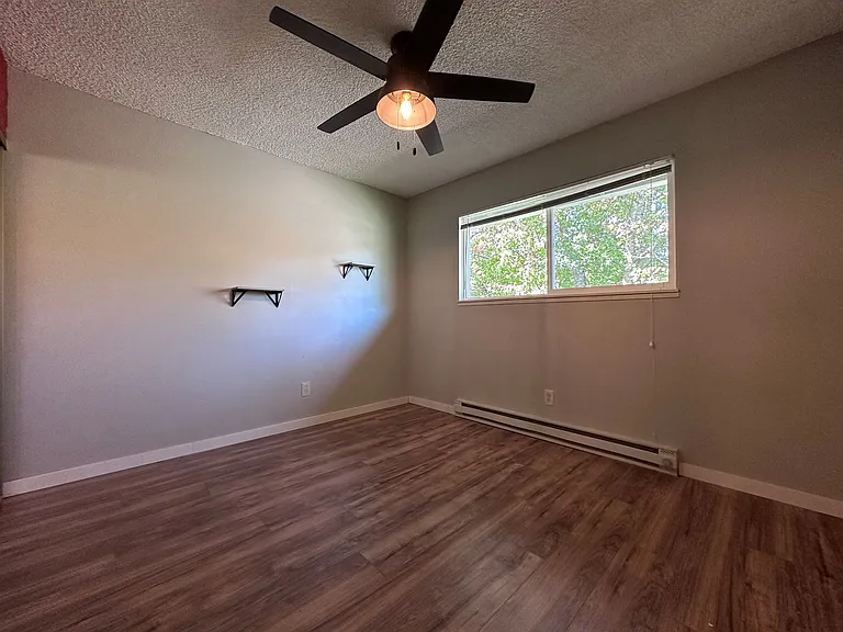 1589 NE Kane Dr — Photo 10