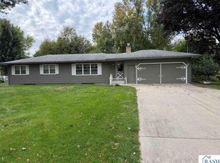 2219 Clare Dr, North Mankato, MN 56003