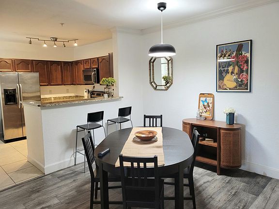 4th image of 304 E South St Unit 5021