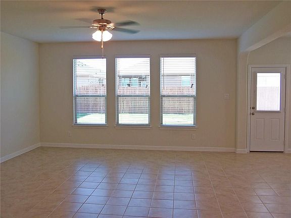 5th image of 1045 Madelia Ave
