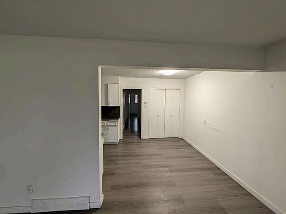 3rd image of 2 Kayhans Dr