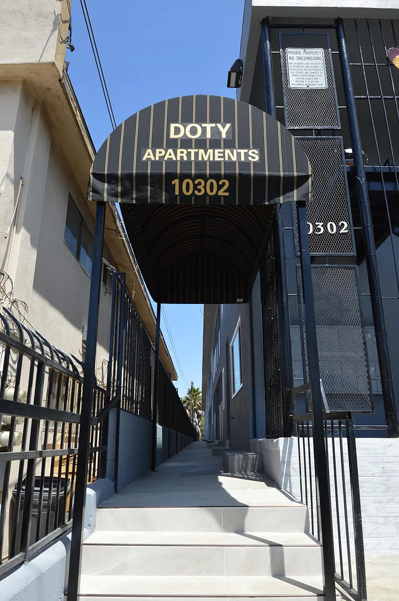 Building Photo - 10302 Doty Ave #22