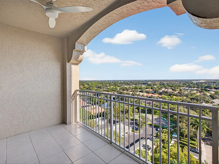1001 Arbor Lake Dr — Photo 33