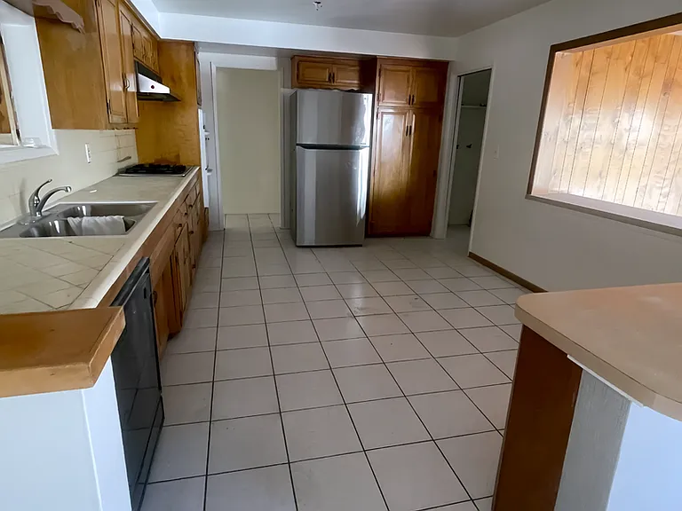 340 Cindy Ct — Photo 6