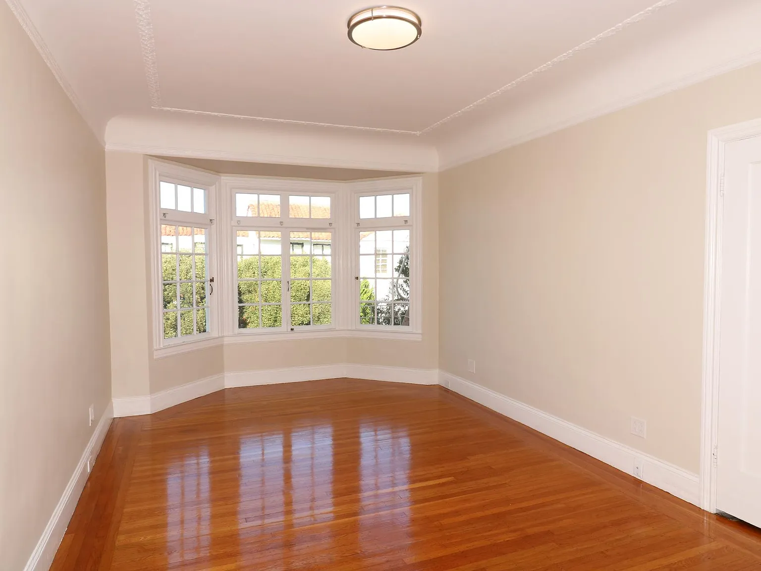 Studio, 550 sqft, $4,950 — Photo 3