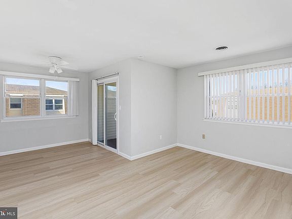 3rd image of 5 Florence Tollgate Pl Unit 7