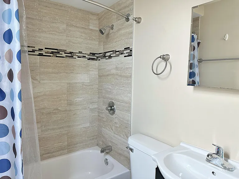 159 E McMillan St #B — Photo 28