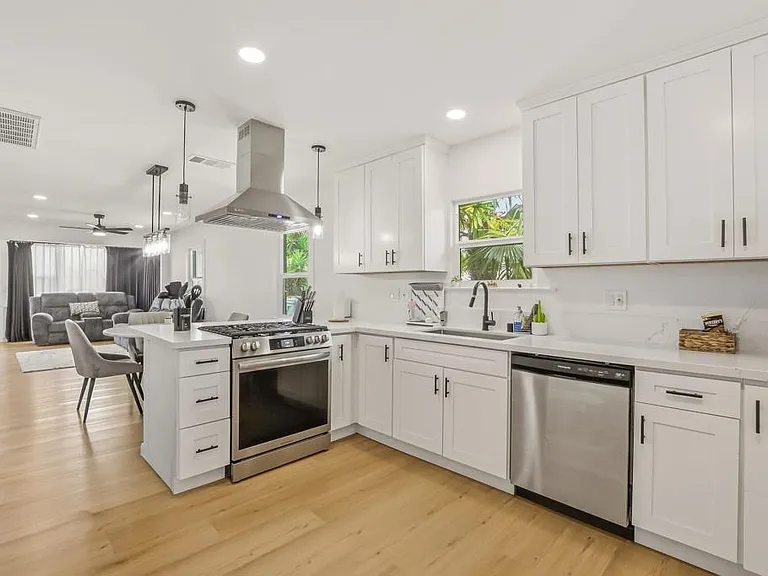 519 S 33rd St — Photo 13