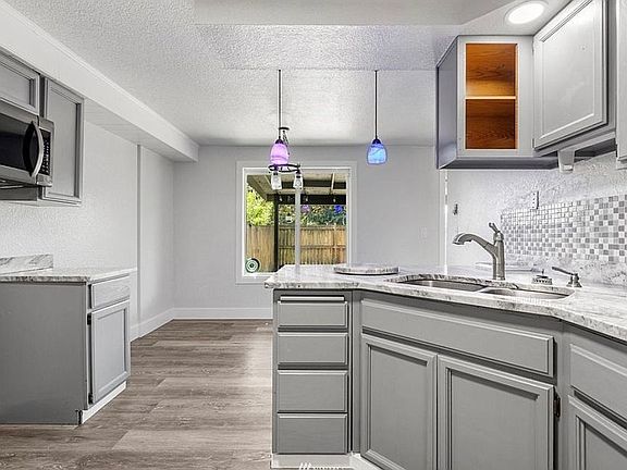 4th image of 9239 Farman Ln SE