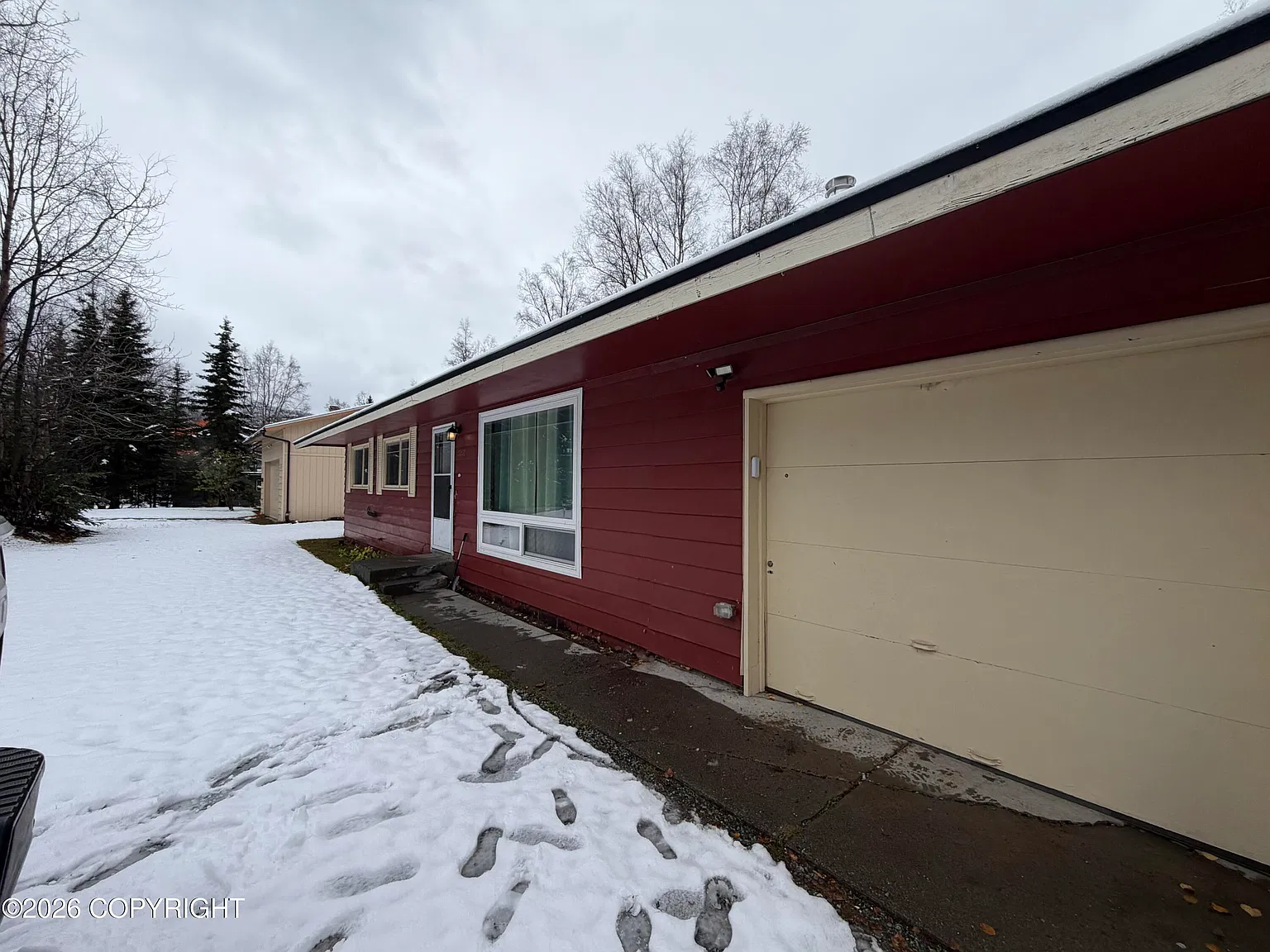3 bed, 1.0 bath, 1092 sqft, $2,400 — Photo 2