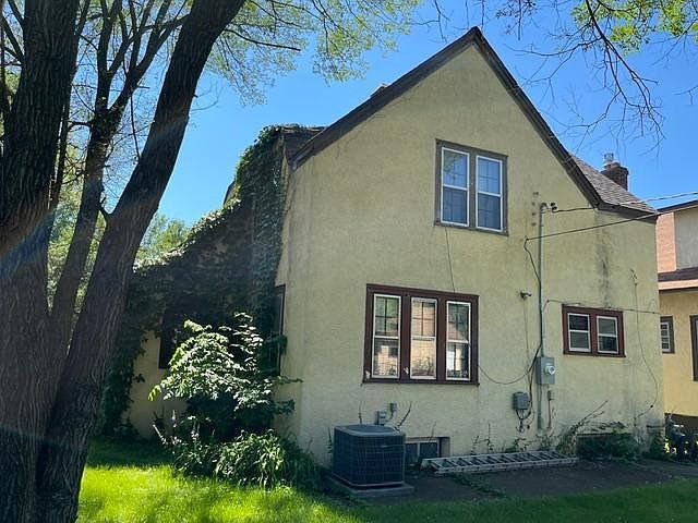 1st image of 504 Riverside Dr SE