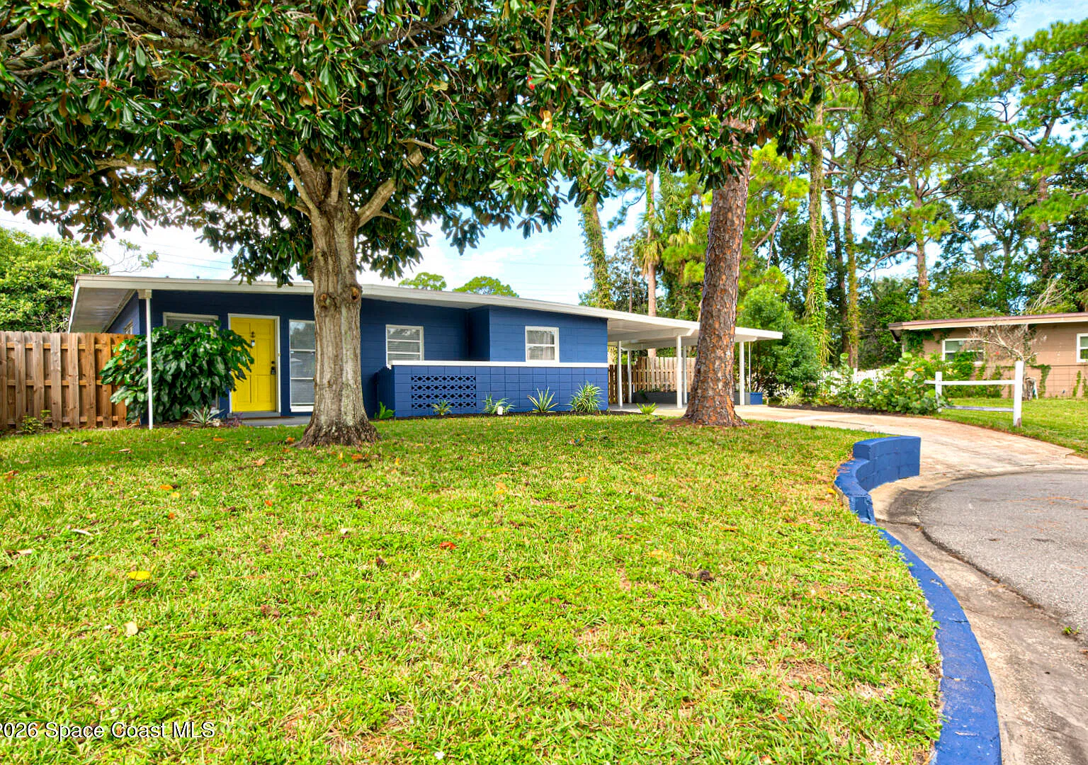 3 bed, 2.0 bath, 1243 sqft, $2,100 — Photo 2