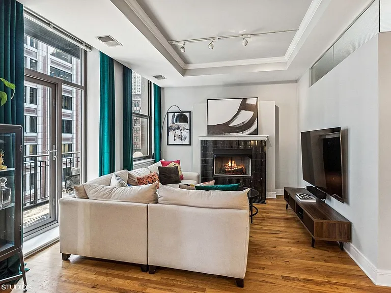 212 W Washington St #1703 — Photo 9