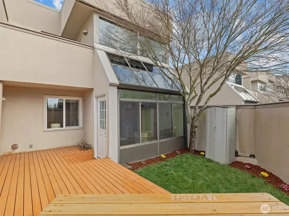 8225 212th Street SW #304, Edmonds, WA 98026