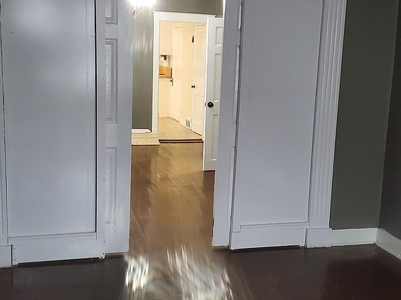 5th image of 10538 S Avenue L #1A