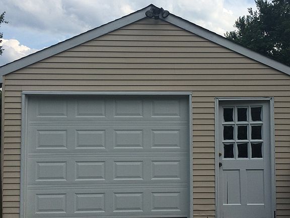 2nd image of 4913 Daffodil Cir