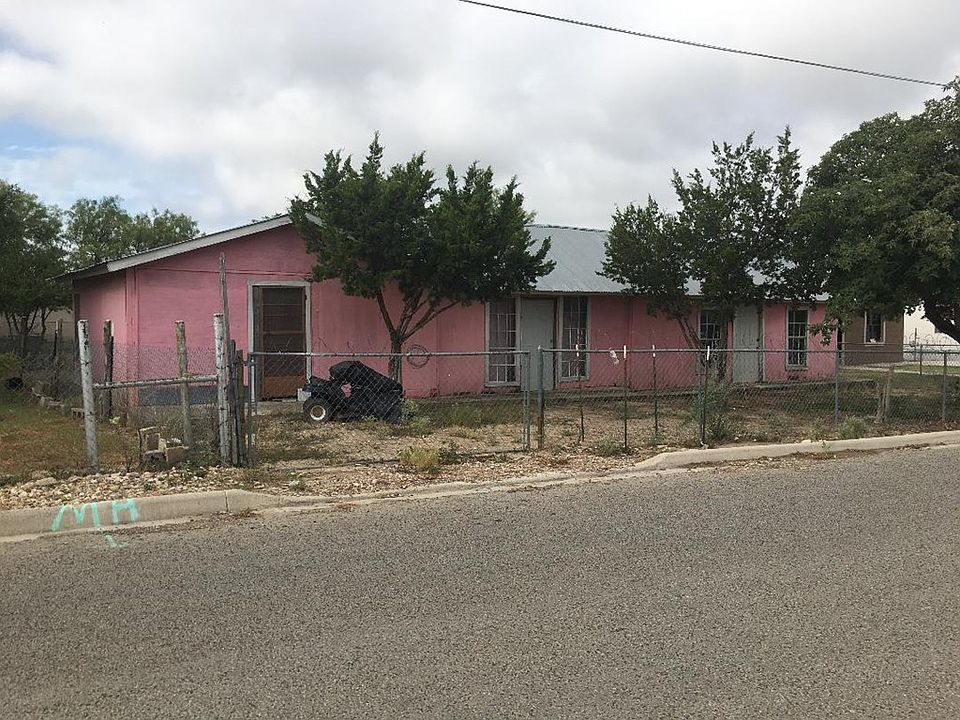 2nd image of 1326 Riddle St