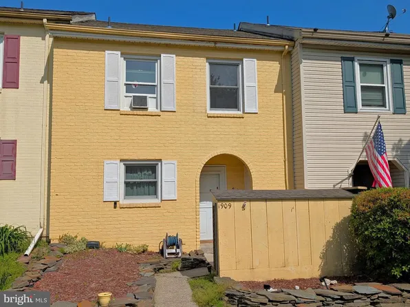 1909 Cricklewood Cv, Fogelsville, PA 18051