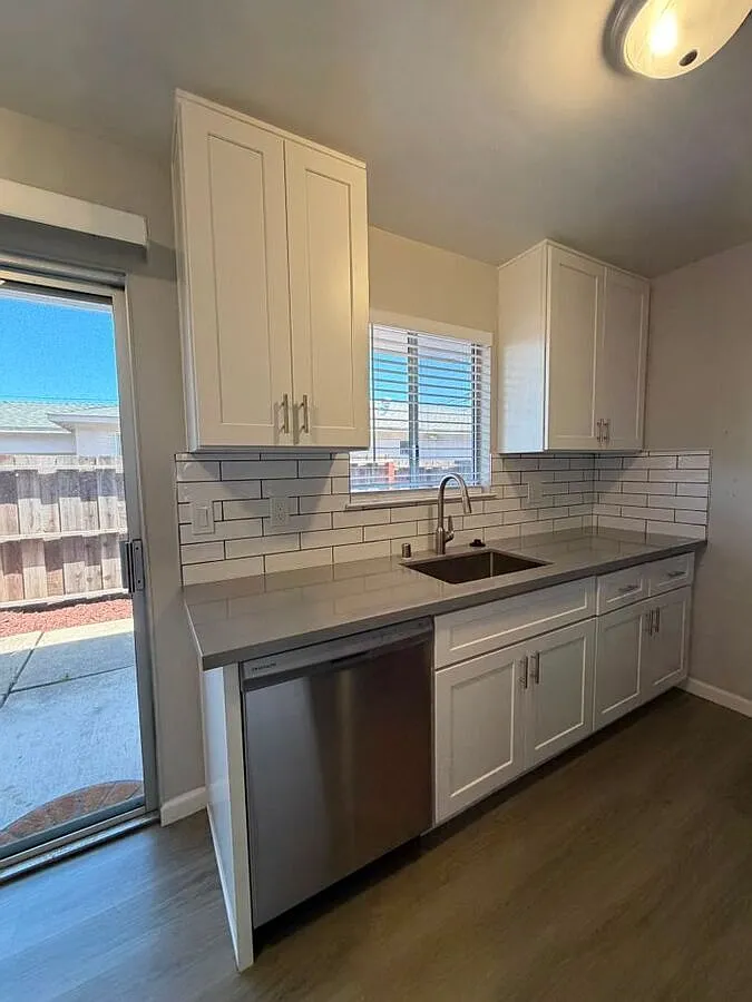 Spacious 2BR/1.5BA in San Leandro | In-Unit Laundry | Private Outdoor Space | Parking — Photo 3