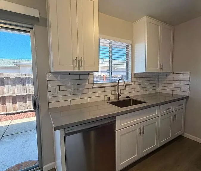 300 Warren Ave #2 — Photo 3