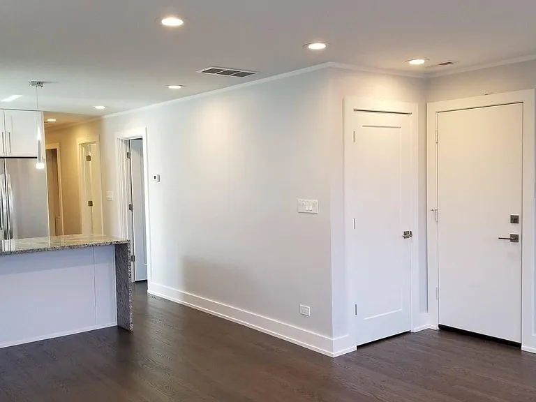 6726 N Artesian Ave #2 — Photo 8