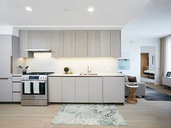 5th image of 3 Court Sq APT 1105