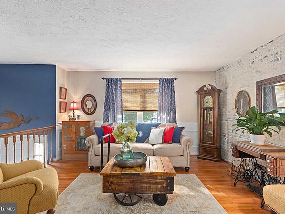 3rd image of 816 Litchfield Cir
