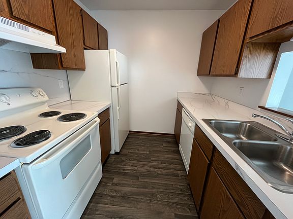 2nd image of 709 Fieldstone Ct APT 2