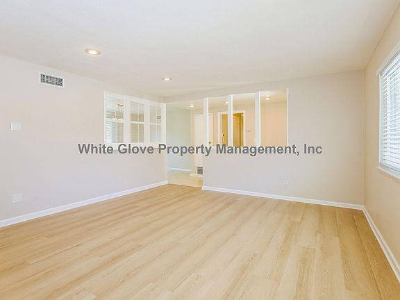 5th image of 1006 E Brookdale Pl