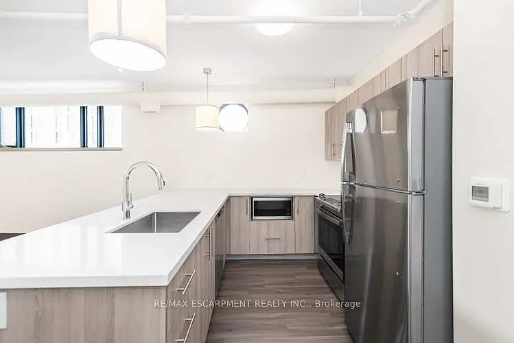 121 King St E #501 — Photo 8