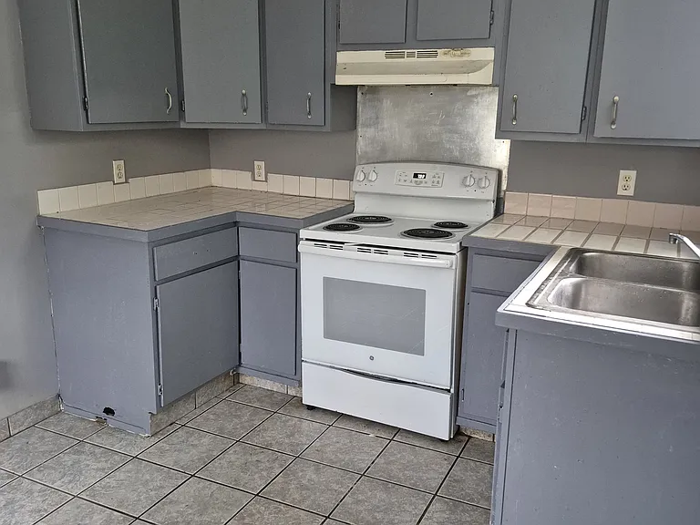 514 Tuten Ave — Photo 6