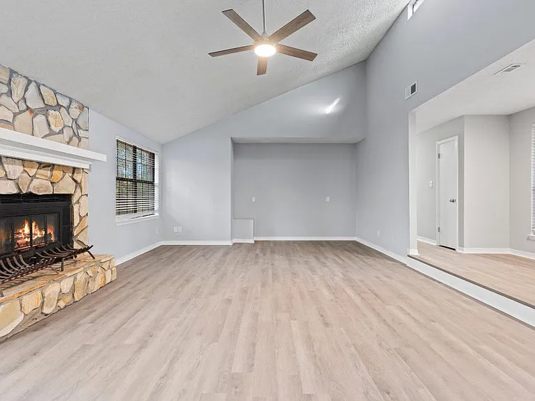723 Prestwick Dr — Photo 5