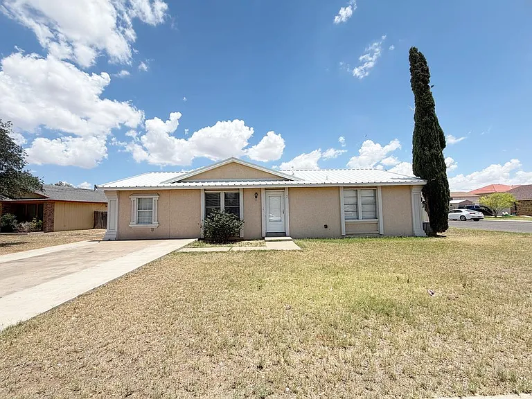 2 Star Cir — Photo 1