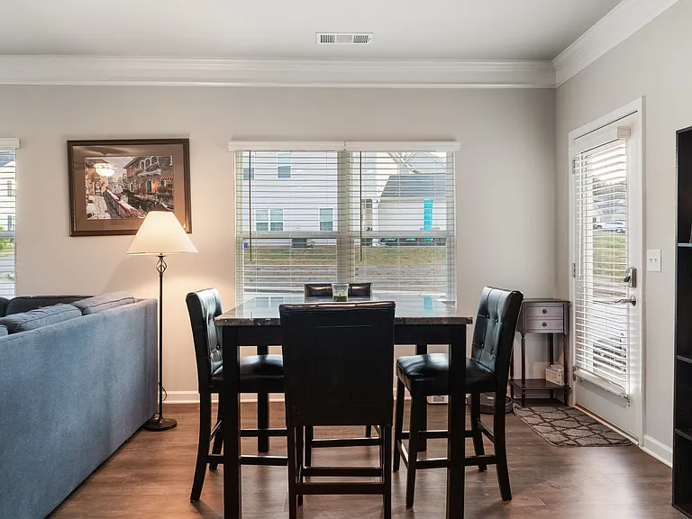 1289 Towne Square Ct — Photo 7