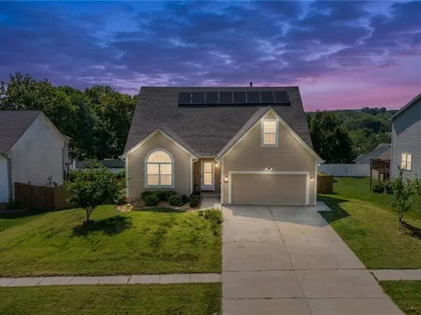 405 Hillcrest St, Lansing, KS 66043
