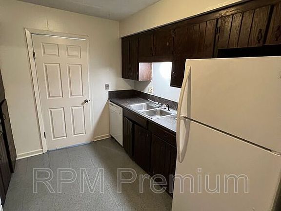 4th image of 2150 N Sherwood Forest Dr #D
