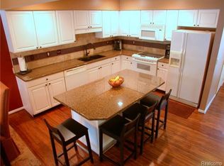 7925 Victoria Ln, Waterford, MI 48329