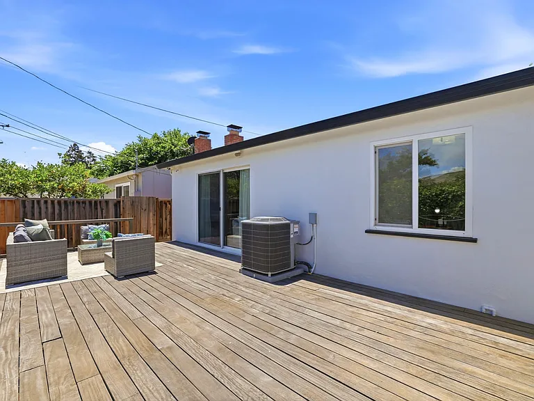3490 Flora Vista Ave — Photo 28