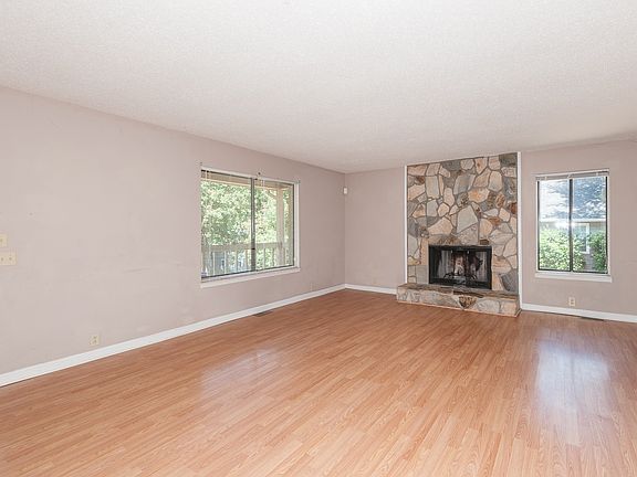 3rd image of 108 Creek Valley Dr