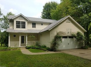 1353 Lake Vue Dr, Roaming Shores, OH 44085