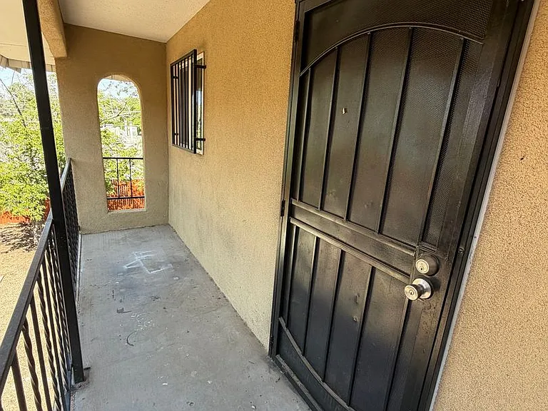 919-923 Alvarado Dr SE — Photo 2