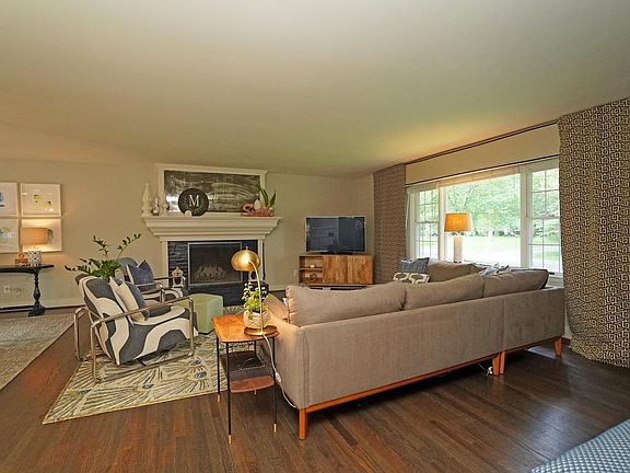 4th image of 707 Stanton Ave