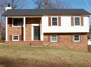 10 Periwinkle Ct, Greensboro, NC 27407
